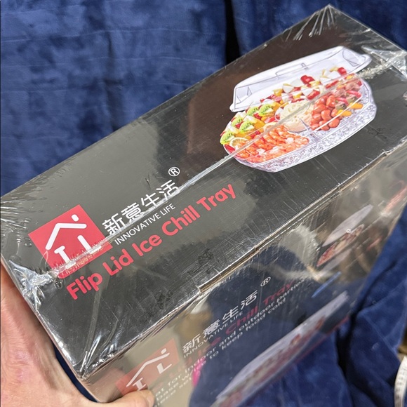 Flip Lid Ice Chill Tray - Clear Food & Ice Serving Tray - Picture 4 of 6